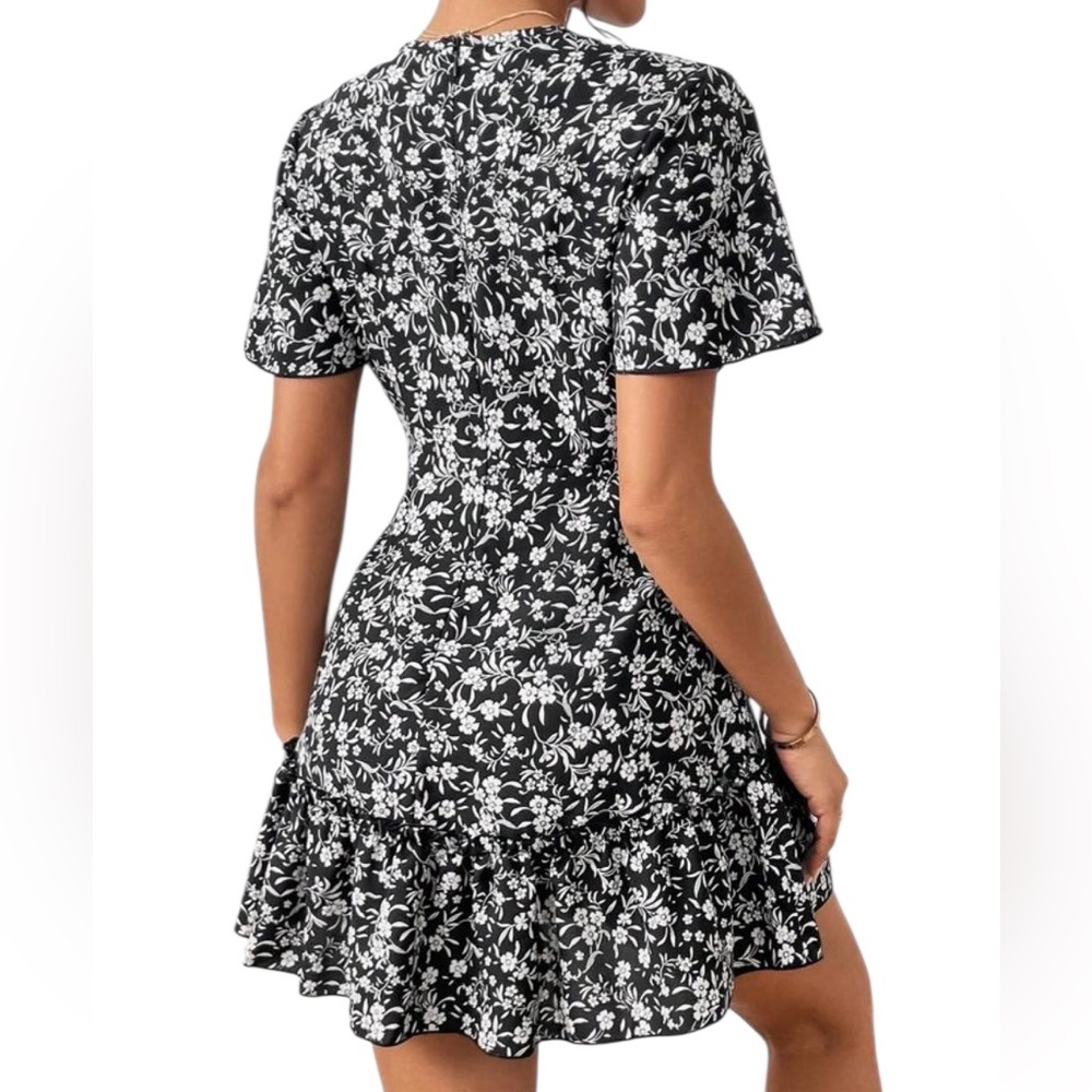 Black and White floral Ruffled Mini Dress, Large, New - Picture 3 of 10